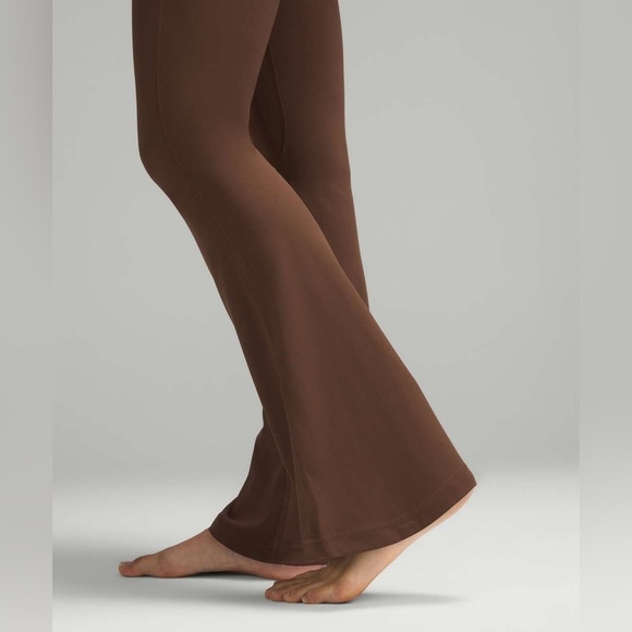 E - Lululemon Align Low-Rise Flared Pant 32.5"
Java - Picture 5 of 6